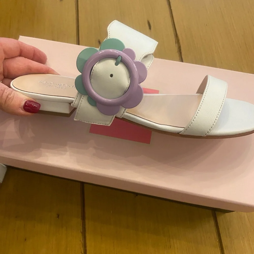 Kate Spade Women’s Sandals Fabi White Leather Flower New Size 9